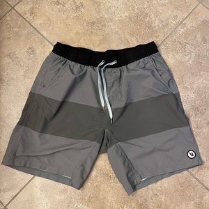 Vuori Kore short green stripe size large